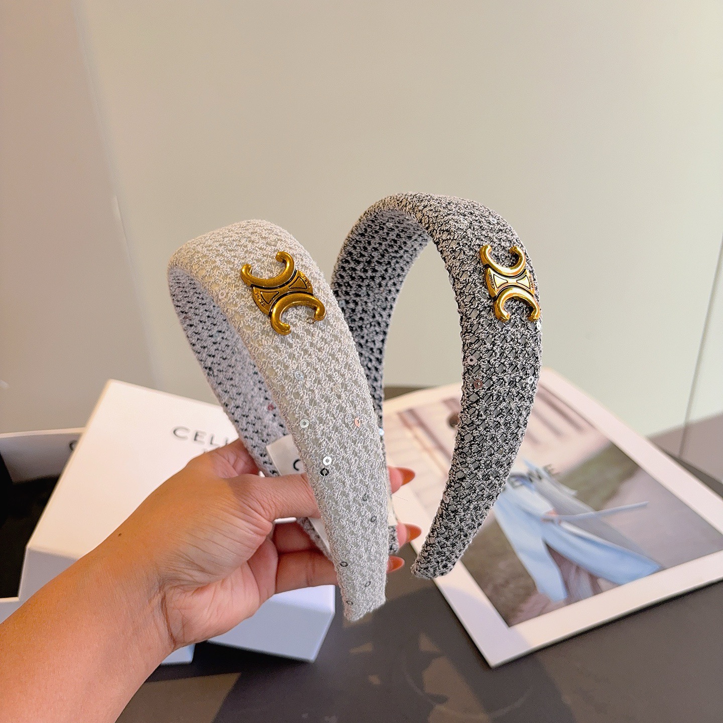 NO:895206,Comes with packaging CELINE fashionable new sequined headband, suitable for wearing in all seasons, wide-brimmed headband, high-end, stylish and versatile!  hairpins,hairpins,celine,celine,hairpins19860909配包装 CELINE（赛琳）时尚款亮片新款发箍,适合四季佩戴宽边头箍 ,高级感显气质时尚百搭款！发夹,发夹,celine,celine,hairpins,accessory