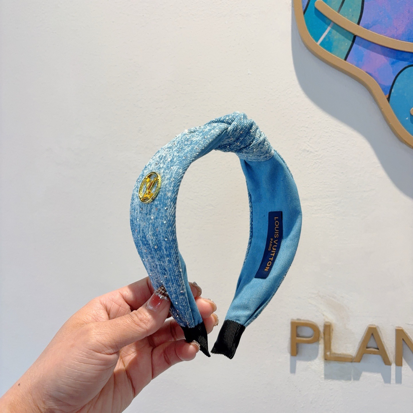 NO:895087,Comes with packaging LV Louis Vuitton's hot new denim wide headband, fashionable headband, the latest fashionable style from Internet celebrities, must-have hairpins for goddesses, hairpins, louis vuitton, louis vuitton, hairpins19860909配包装 LV 路易威登 火爆新款牛仔布宽版发箍,时尚头箍,网红最新款来袭时尚百搭,女神必入发夹,发夹,louis vuitton,louis vuitton,hairpins,accessory