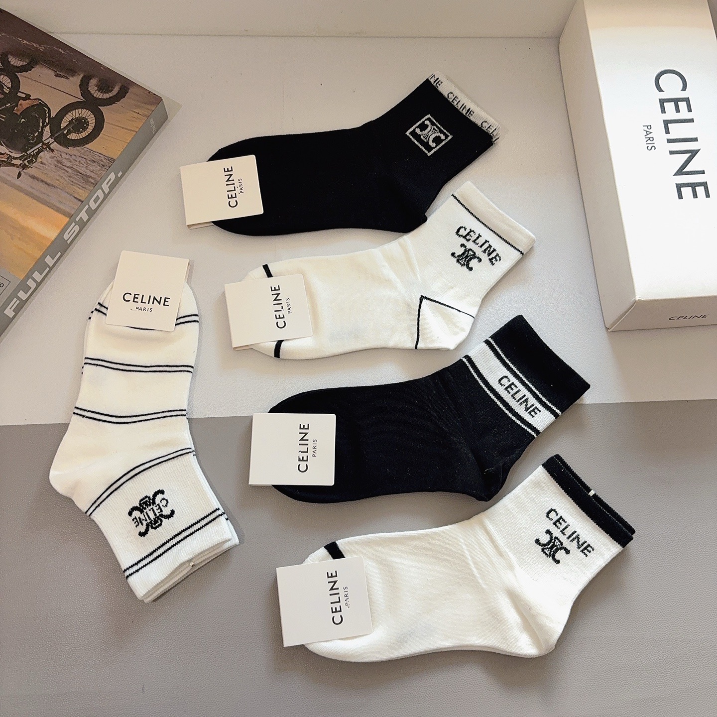 配包装（一盒5双）CELINE 赛琳 新款船袜！纯棉面料，专柜同步中筒袜子，💛大牌出街，潮人必备🔥超好搭