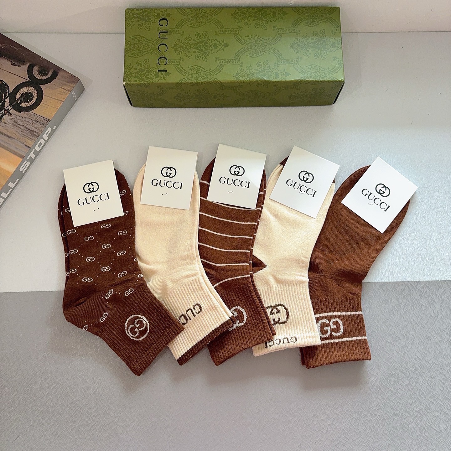 配包装（一盒5双）GUCCI 古奇 新款中筒袜子！纯棉面料，火爆图案，专柜同步中筒袜子，💛大牌出街，潮人