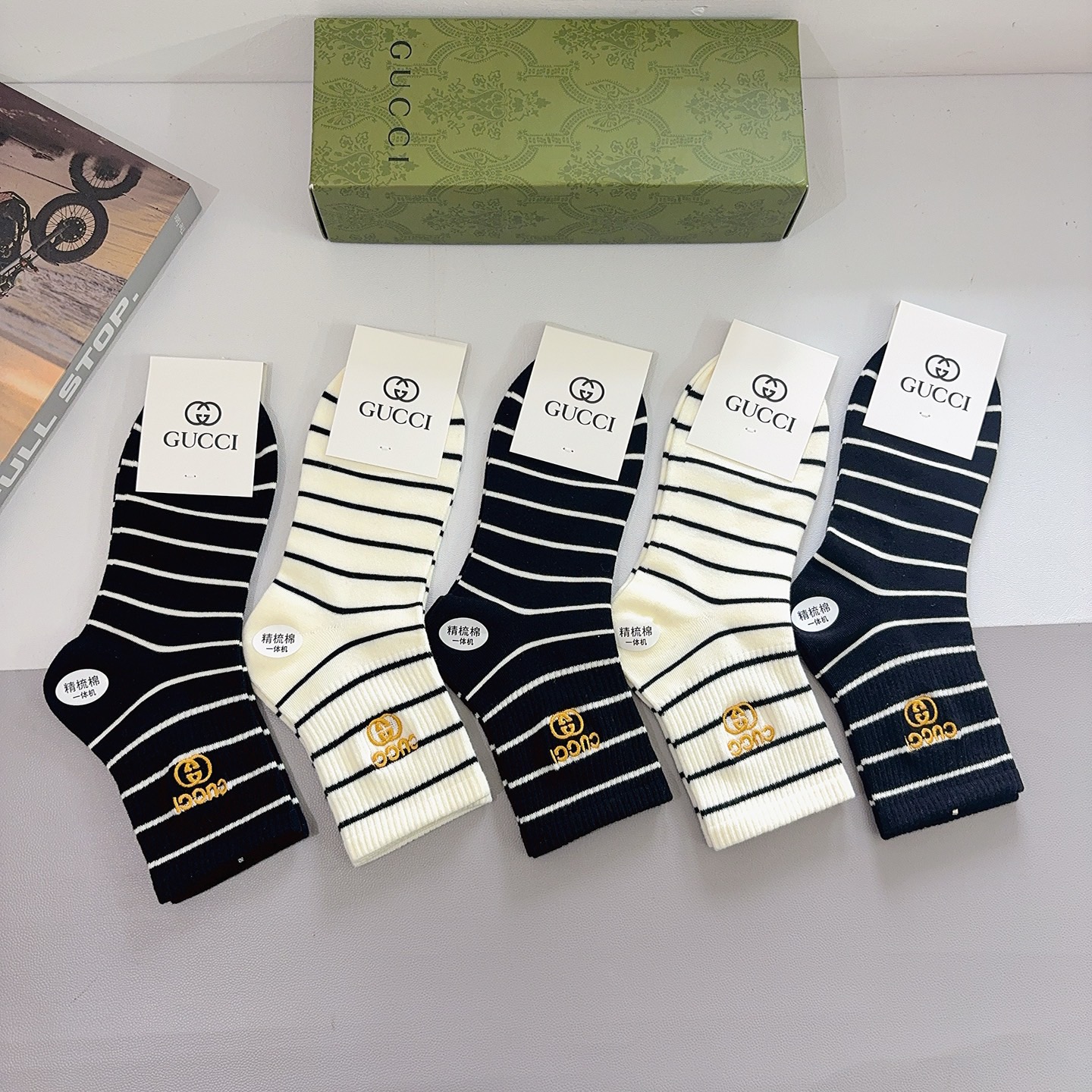 配包装（一盒5双） 🌟 Gucci 古奇 新款刺绣中筒袜子 潮人必备个性时尚百搭款，！你值得拥有哦💗精梳