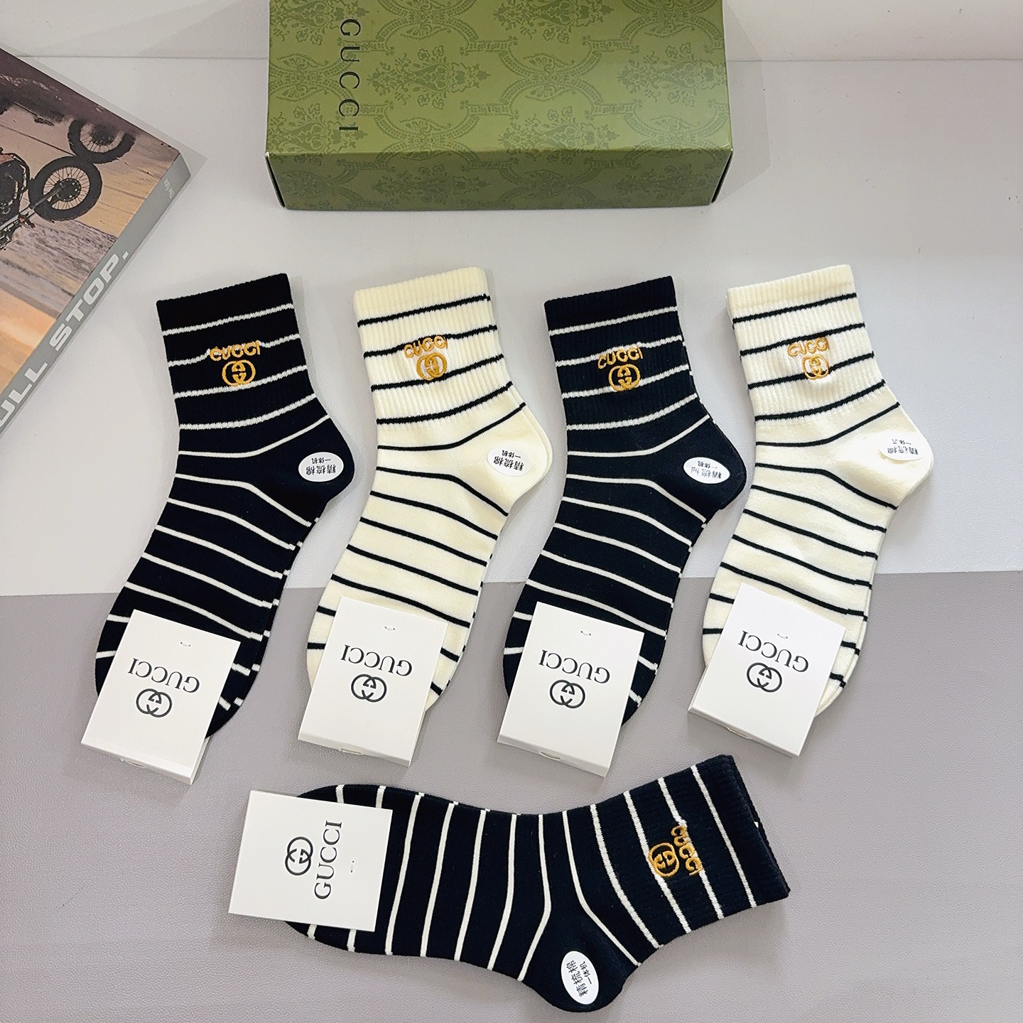 配包装（一盒5双） 🌟 Gucci 古奇 新款刺绣中筒袜子 潮人必备个性时尚百搭款，！你值得拥有哦💗精梳