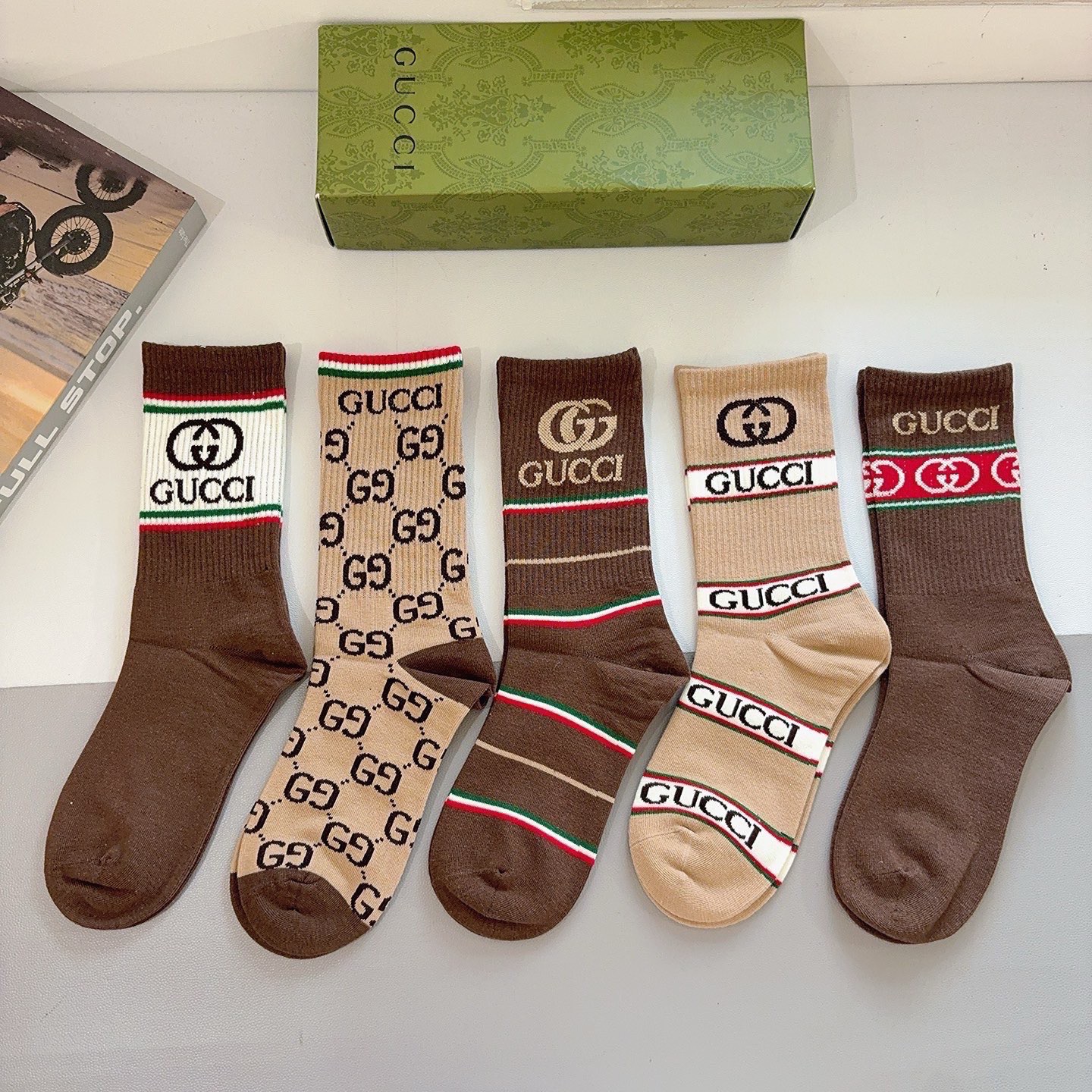 配包装（一盒5双） Gucci 古奇 ins超火长筒袜子、纯棉面料，潮人必备 ，经典双G字母，个性时尚百