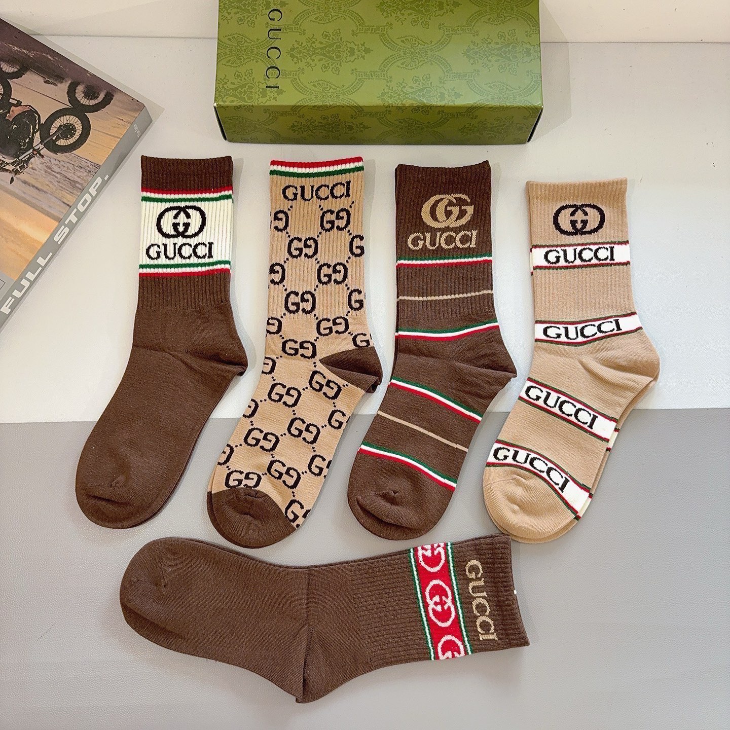 配包装（一盒5双） Gucci 古奇 ins超火长筒袜子、纯棉面料，潮人必备 ，经典双G字母，个性时尚百