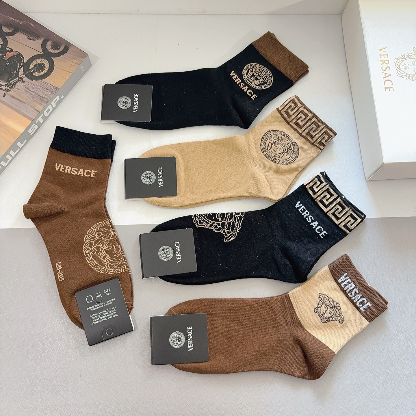 配包装【一盒五双】VERSACE范思哲 欧美大牌男款纯棉中筒袜🔥🌟潮人必不能少的专柜代购品质长筒袜子 ，