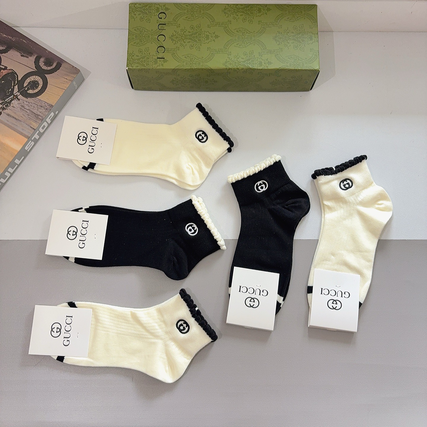 配包装（一盒5双） Gucci 古奇新款刺绣纯棉袜子 经典字母logo船袜，个性时尚百搭款，！超柔软材质