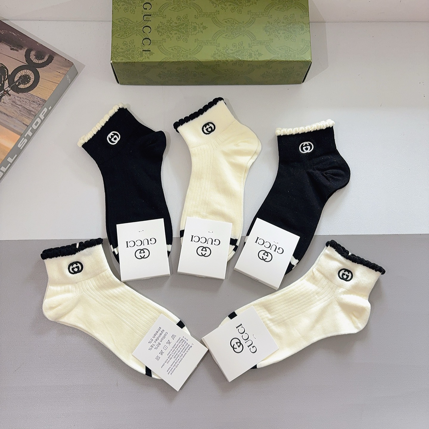 配包装（一盒5双） Gucci 古奇新款刺绣纯棉袜子 经典字母logo船袜，个性时尚百搭款，！超柔软材质
