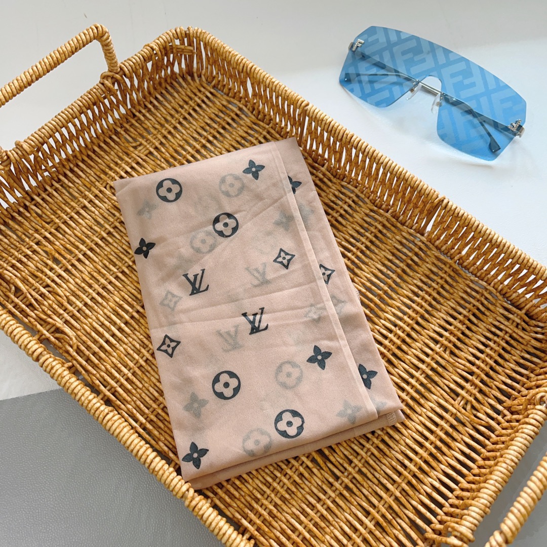 配包装（一盒1双）LV 路易威登 爆款字母袜子 连裤袜🌟好看到爆炸 ，欧美大牌丝袜🔥🌟潮人秋冬必备单品 