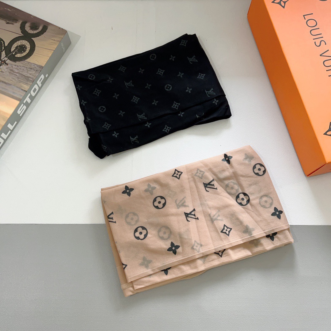 配包装（一盒1双）LV 路易威登 爆款字母袜子 连裤袜🌟好看到爆炸 ，欧美大牌丝袜🔥🌟潮人秋冬必备单品 