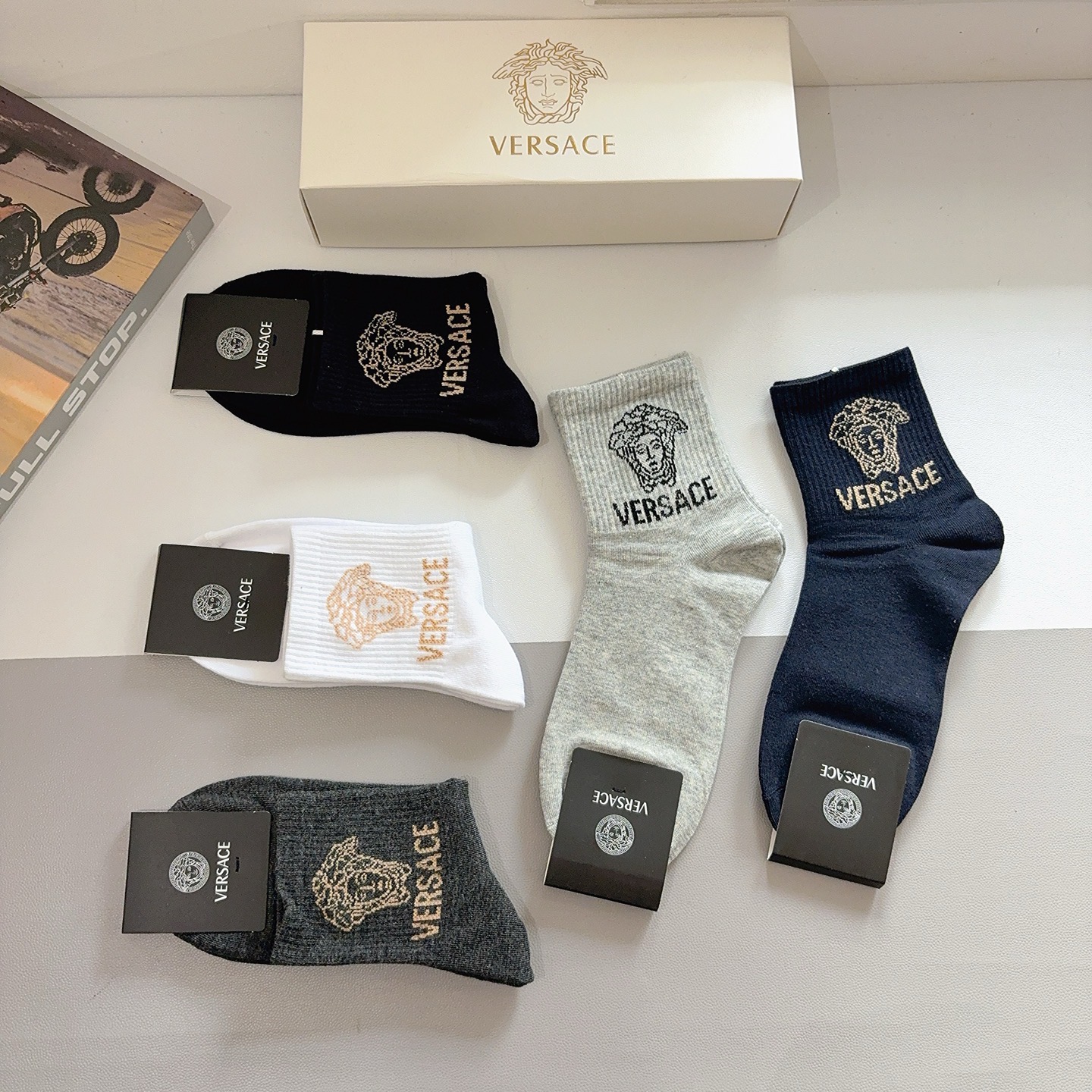 配包装【一盒五双】VERSACE范思哲 欧美大牌男款纯棉中筒袜🔥🌟潮人必不能少的专柜代购品质长筒袜子 ，