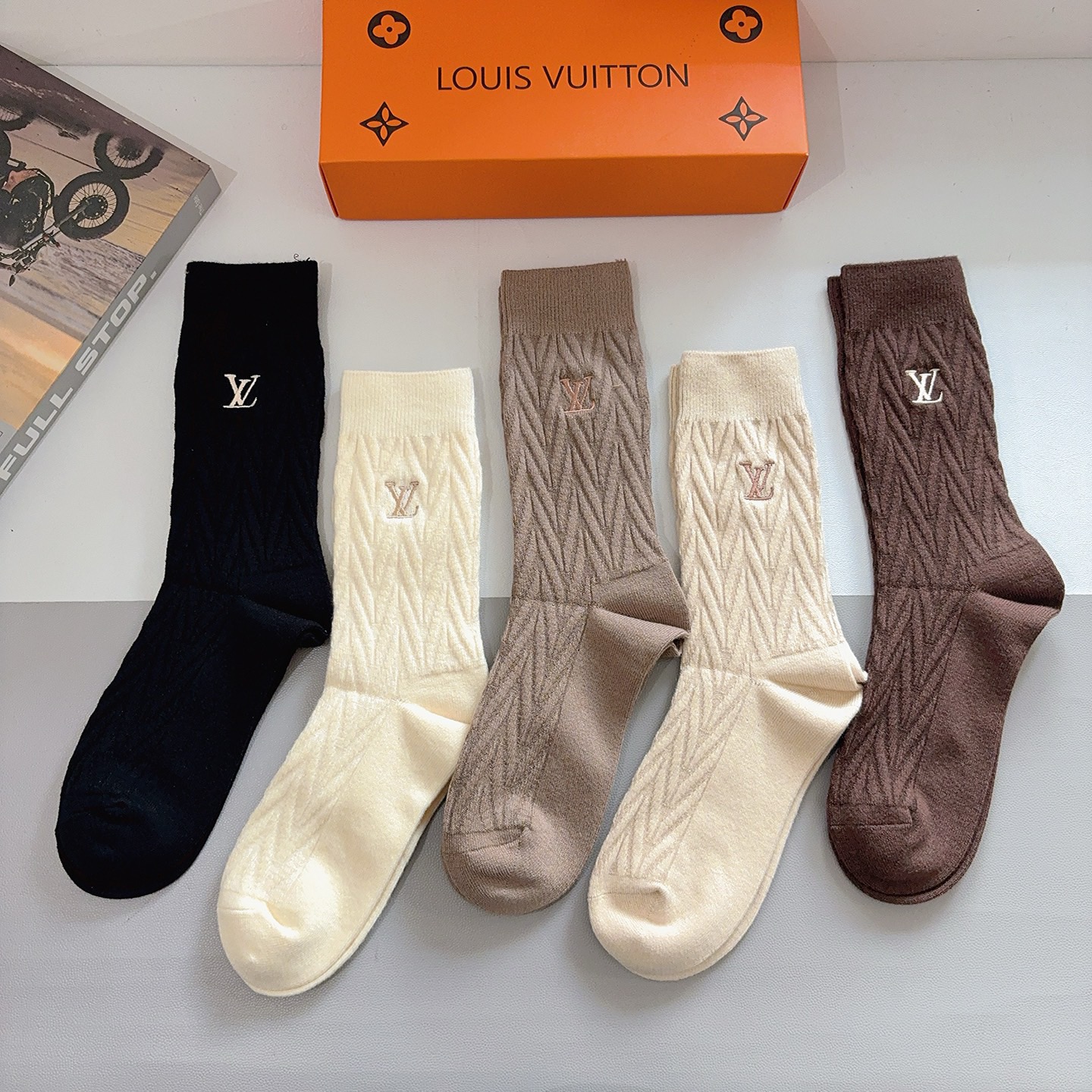 配包装【一盒5双】LV （路易威登）高版本刺绣羊绒长筒袜子🔥潮人必不可少的时尚专柜代购长筒袜子 ，超好搭