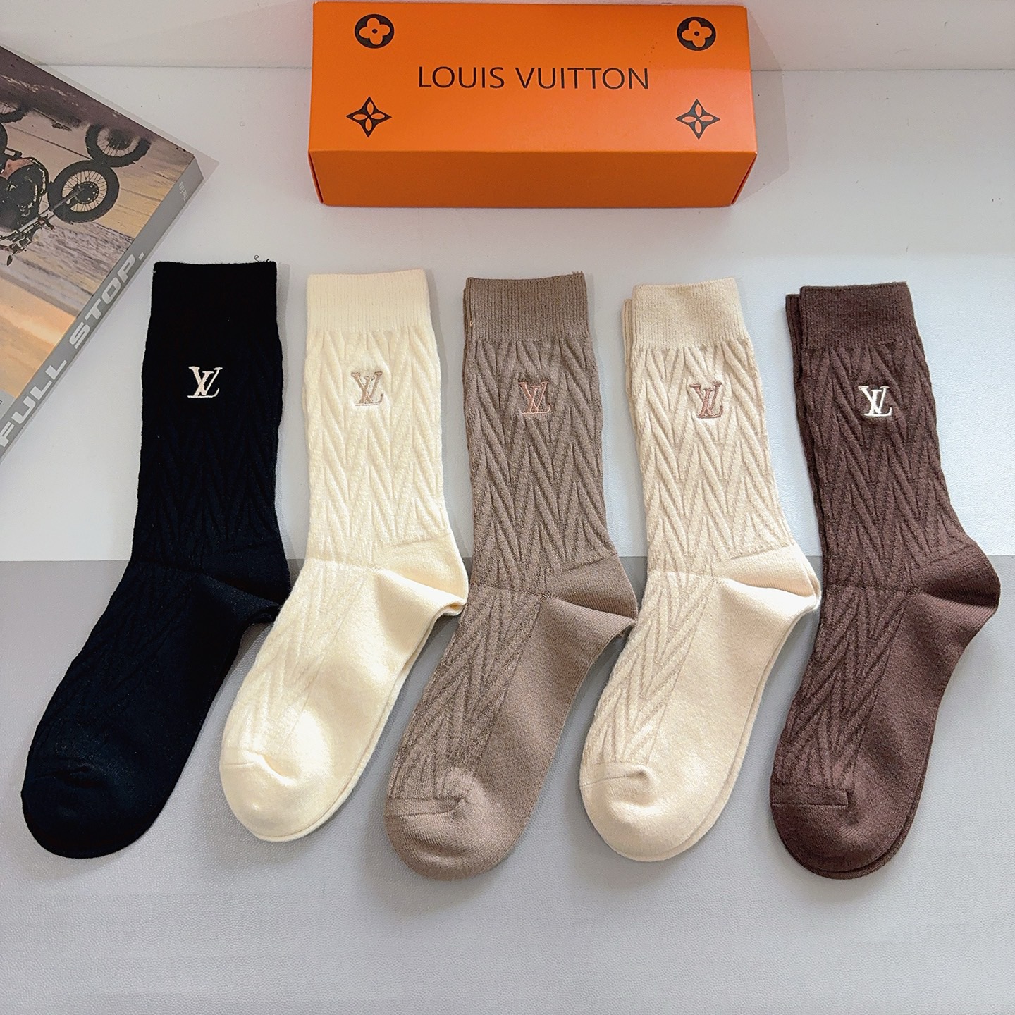 配包装【一盒5双】LV （路易威登）高版本刺绣羊绒长筒袜子🔥潮人必不可少的时尚专柜代购长筒袜子 ，超好搭