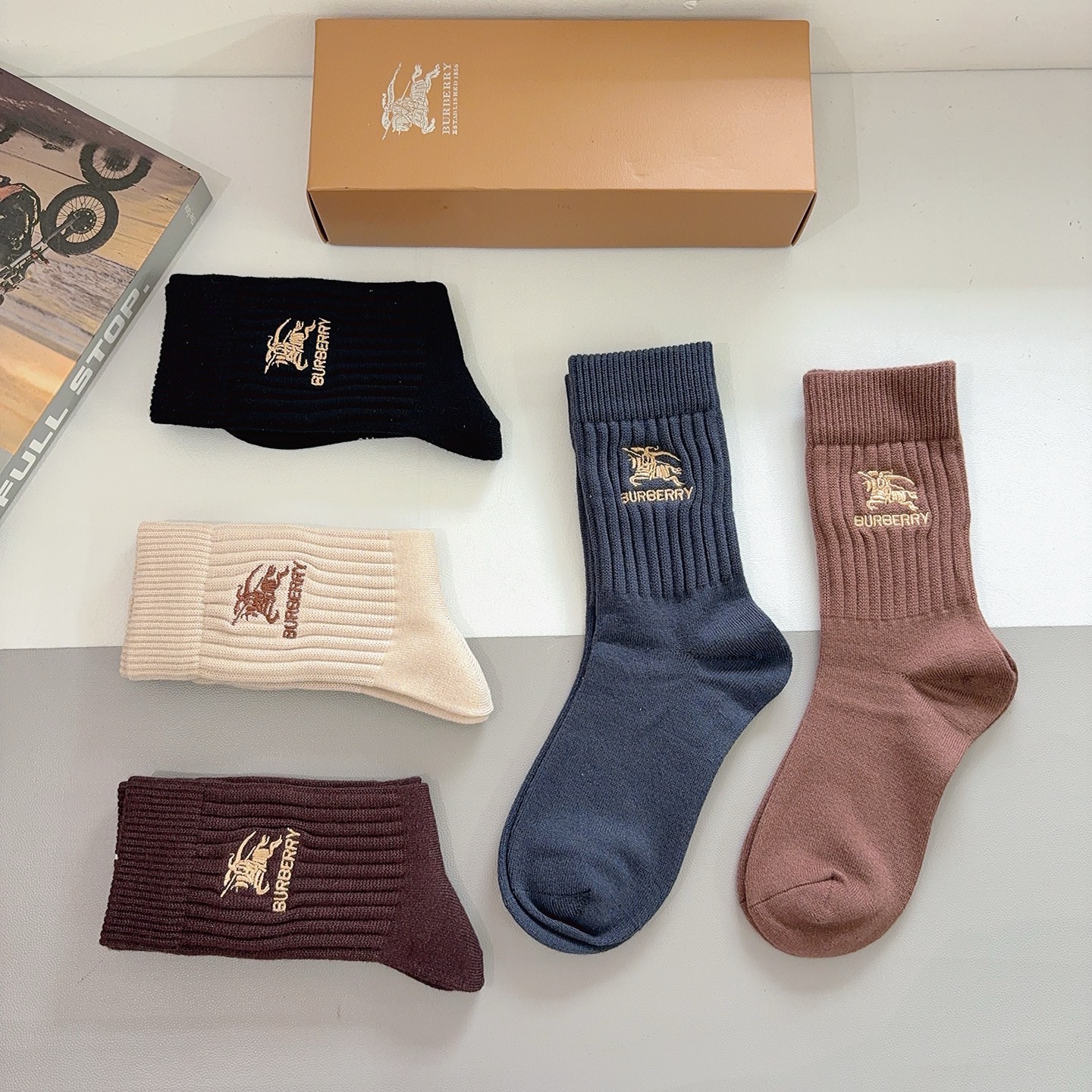 配包装【一盒5双】BURBERRY （巴宝莉）高版本羊绒刺绣长筒袜子🔥潮人必不可少的时尚专柜代购长筒袜子