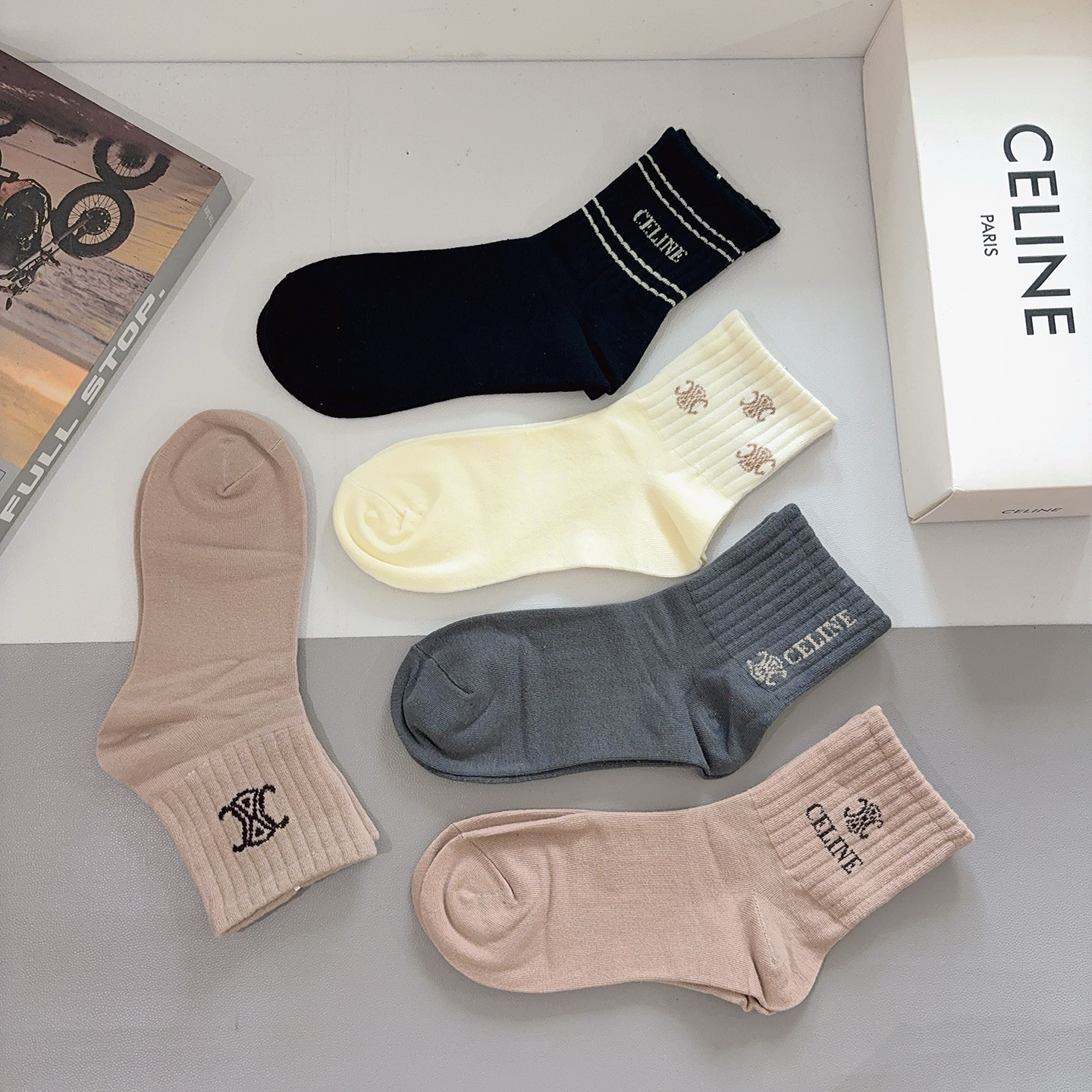 配包装（一盒5双）CELINE 赛琳 新款船袜！纯棉面料，专柜同步中筒袜子，💛大牌出街，潮人必备🔥超好搭
