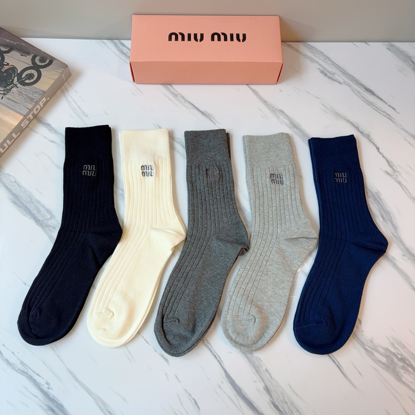 配包装 （一盒5双）MiuMiu（缪缪）新款羊绒刺绣中长款堆堆袜袜子！专柜同步长筒款袜子，💛大牌出街，潮