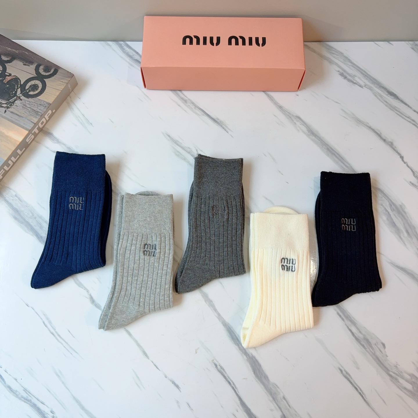 配包装 （一盒5双）MiuMiu（缪缪）新款羊绒刺绣中长款堆堆袜袜子！专柜同步长筒款袜子，💛大牌出街，潮