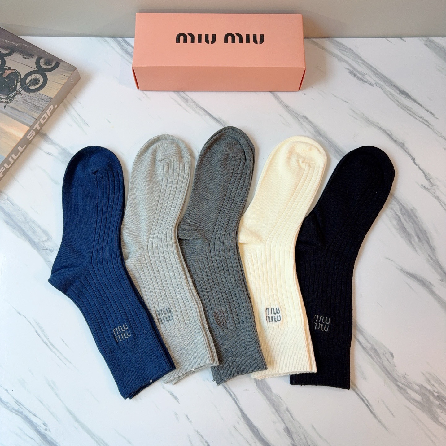 配包装 （一盒5双）MiuMiu（缪缪）新款羊绒刺绣中长款堆堆袜袜子！专柜同步长筒款袜子，💛大牌出街，潮