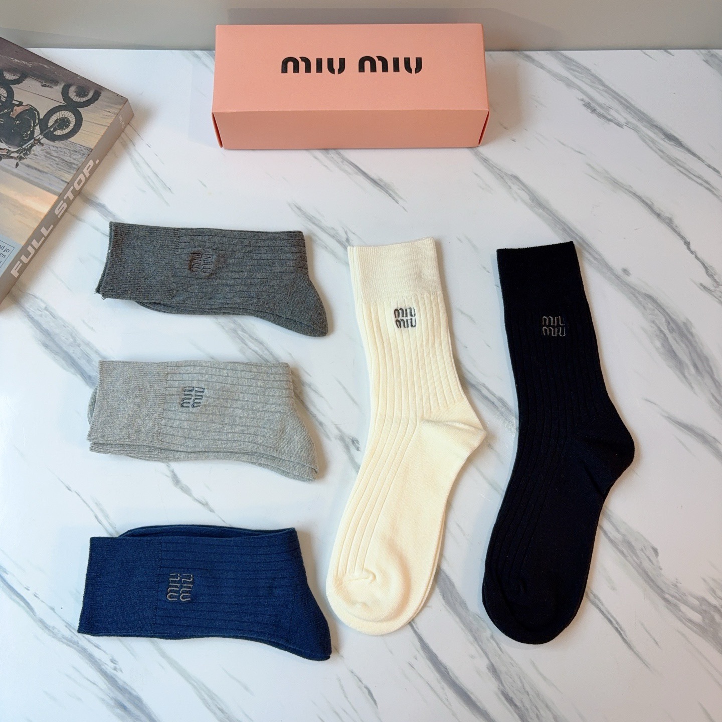 配包装 （一盒5双）MiuMiu（缪缪）新款羊绒刺绣中长款堆堆袜袜子！专柜同步长筒款袜子，💛大牌出街，潮