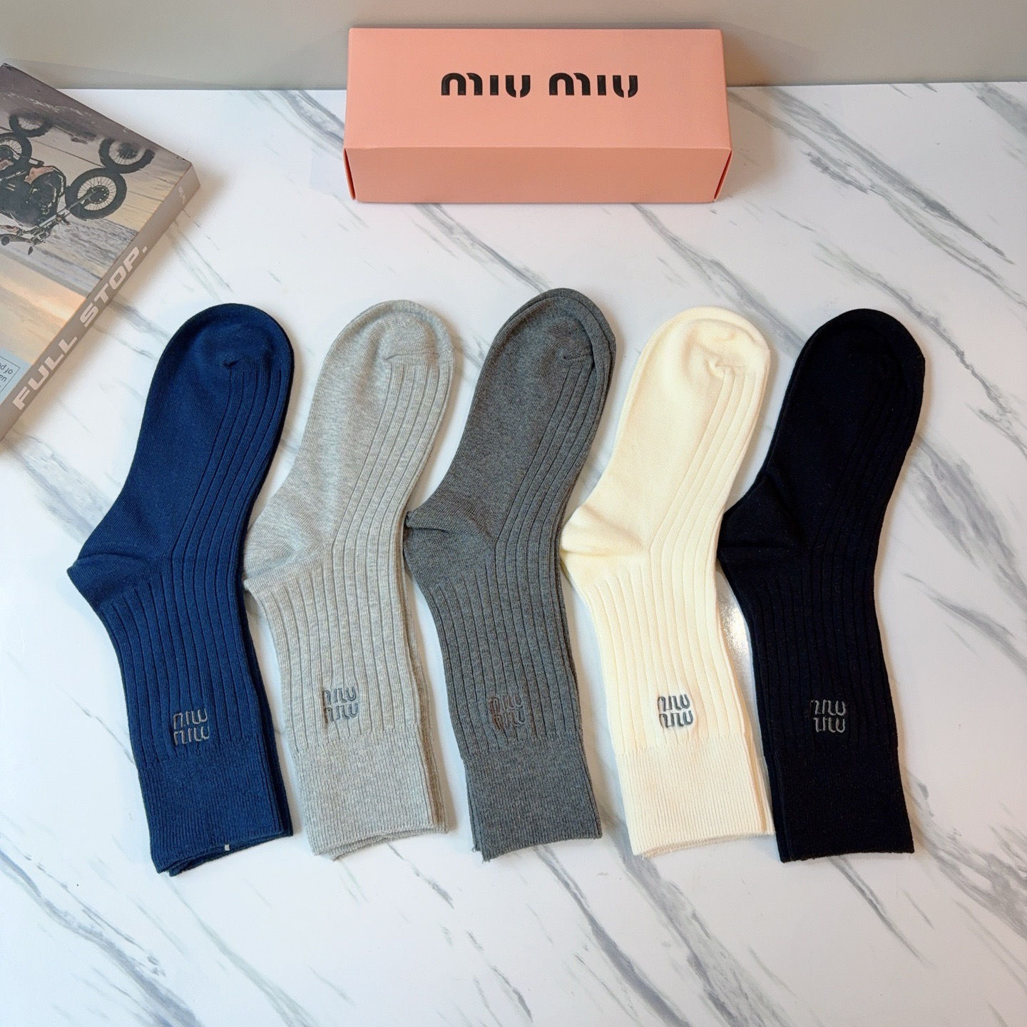 配包装 （一盒5双）MiuMiu（缪缪）新款羊绒刺绣中长款堆堆袜袜子！专柜同步长筒款袜子，💛大牌出街，潮