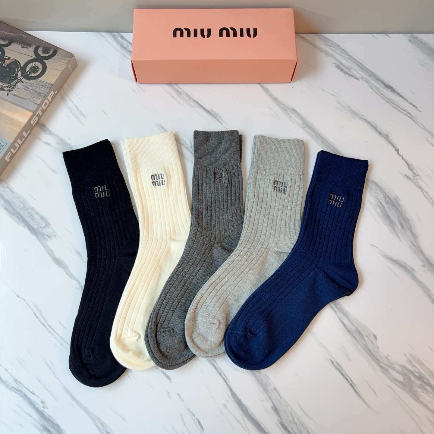 配包装 （一盒5双）MiuMiu（缪缪）新款羊绒刺绣中长款堆堆袜袜子！专柜同步长筒款袜子，💛大牌出街，潮