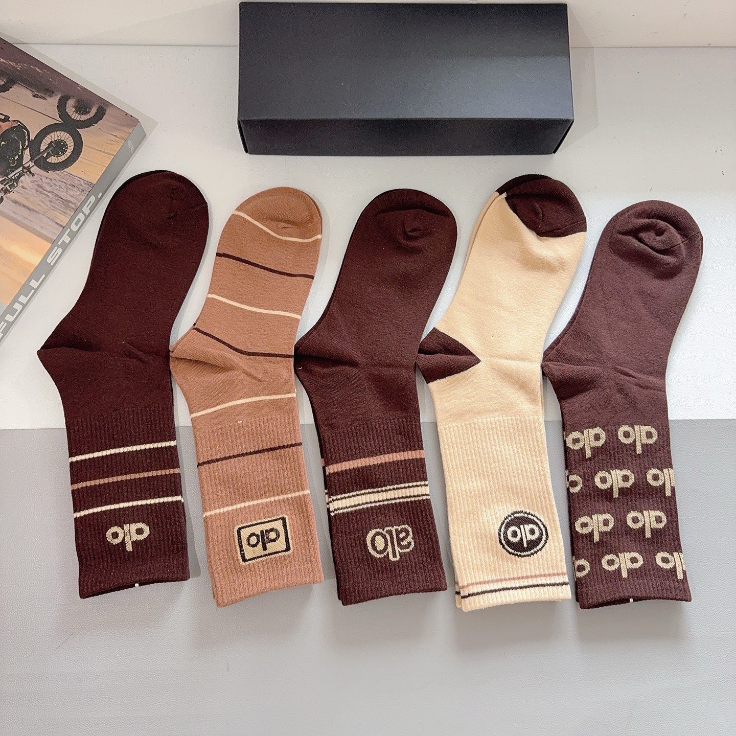 配包装（一盒5双） alo 新款潮牌中筒男款袜子，纯棉面料，潮人必备 ，个性时尚百搭款，你值得拥有哦💗