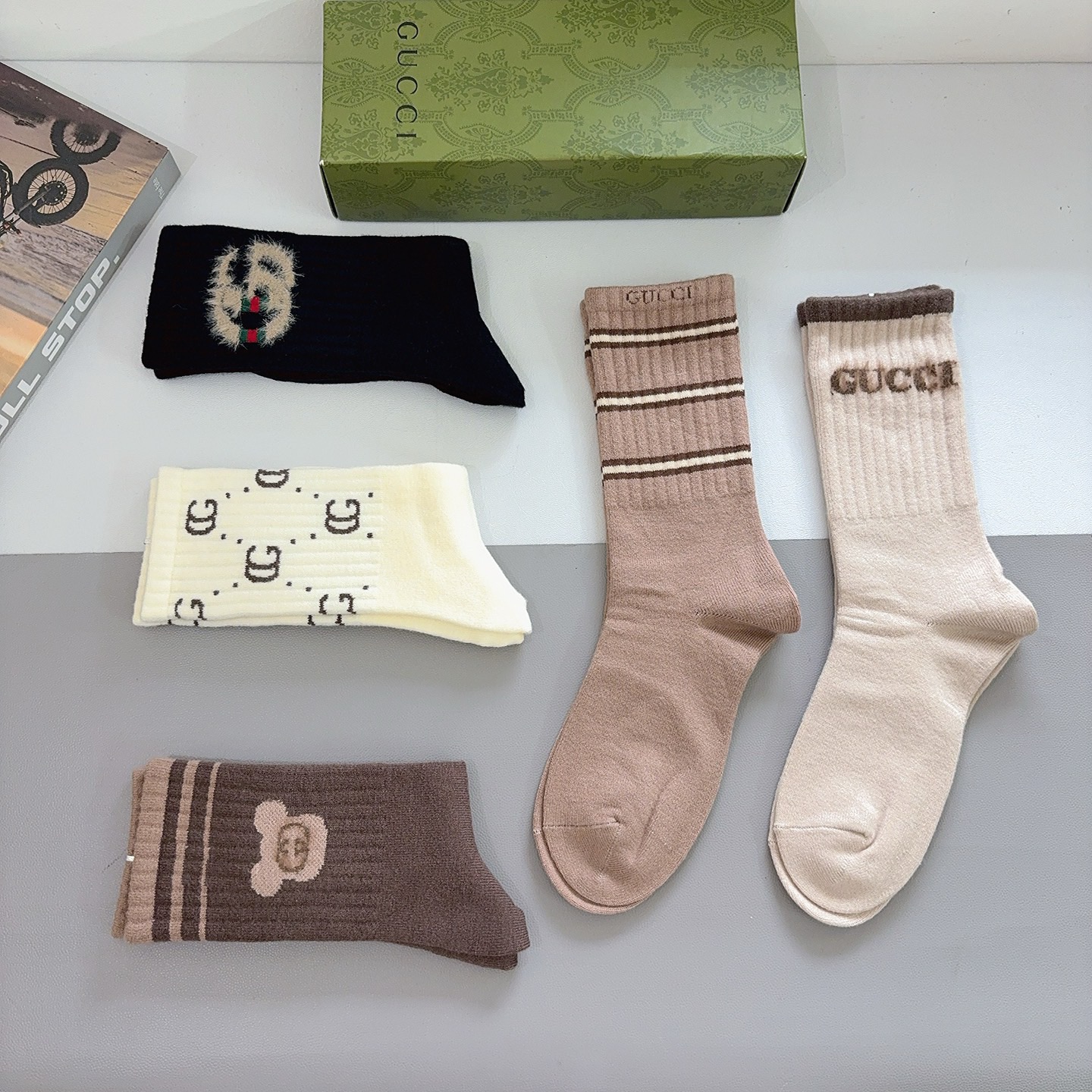 配包装（一盒5双）Gucci 古奇经典长筒袜子、高版本兔绒材质 ，经典双G图案logo，大牌出街，潮人必