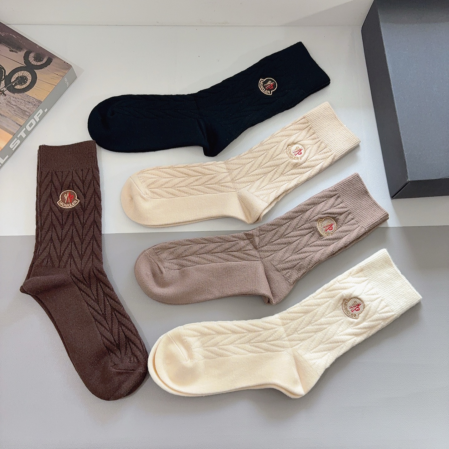 配包装【一盒5双】MONCLER 蒙口 高版本羊绒刺绣长筒袜子🔥潮人必不可少的时尚专柜代购长筒袜子 ，超