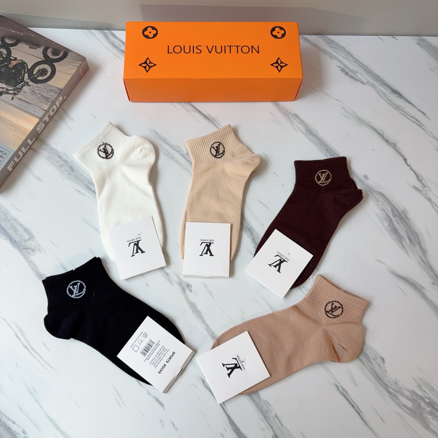 配包装（一盒5双） 🌟 LV 路易威登 超火爆小单品，纯棉面料，潮人必备 爆款，经典字母logo短筒袜，