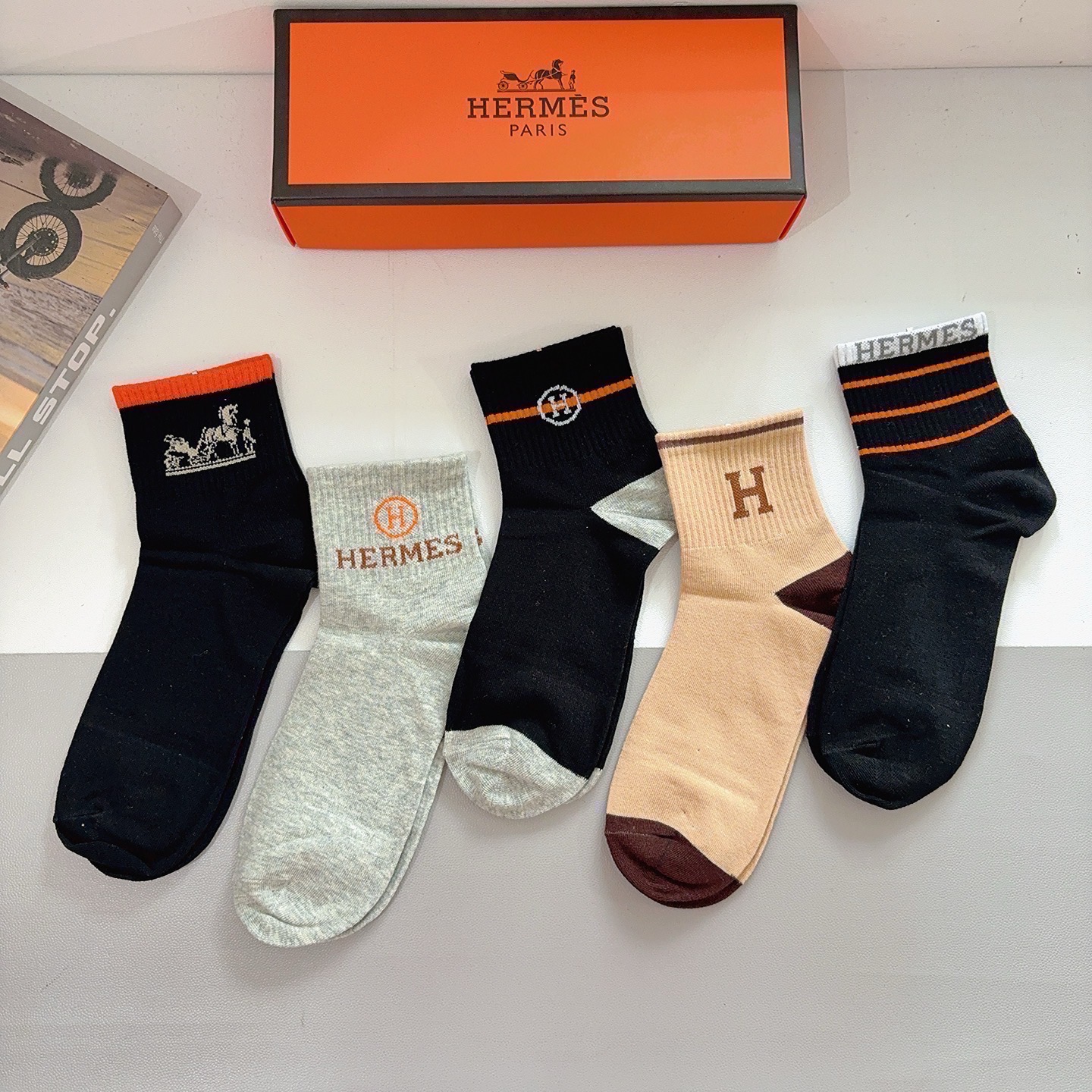 配包装【一盒5双】HERMES爱马仕中筒袜子🔥超级柔软🔥🔥潮人必不能少的专柜代购品质