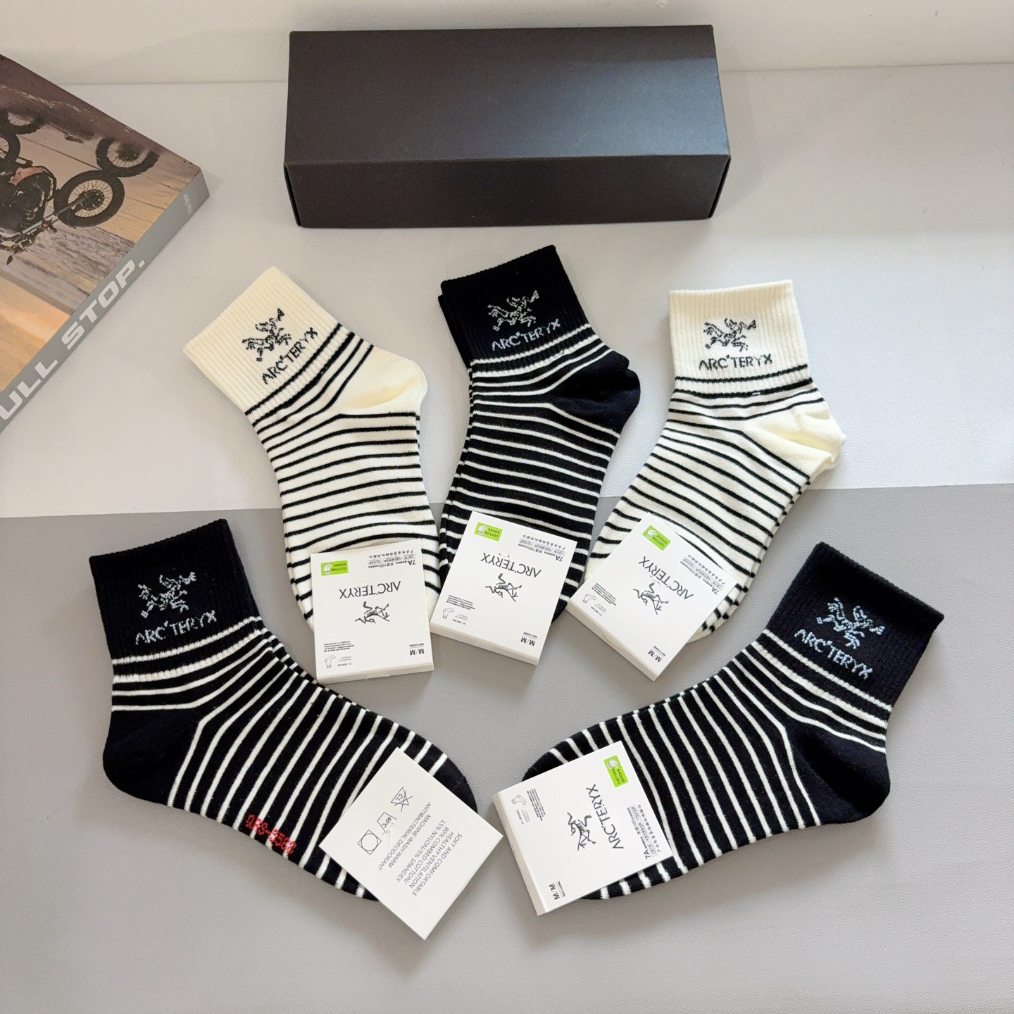 配包装（一盒5双）ARC·TERYX（始祖鸟）新款中筒袜子❗️高版本纯棉质地柔软，经典图案logo，网红