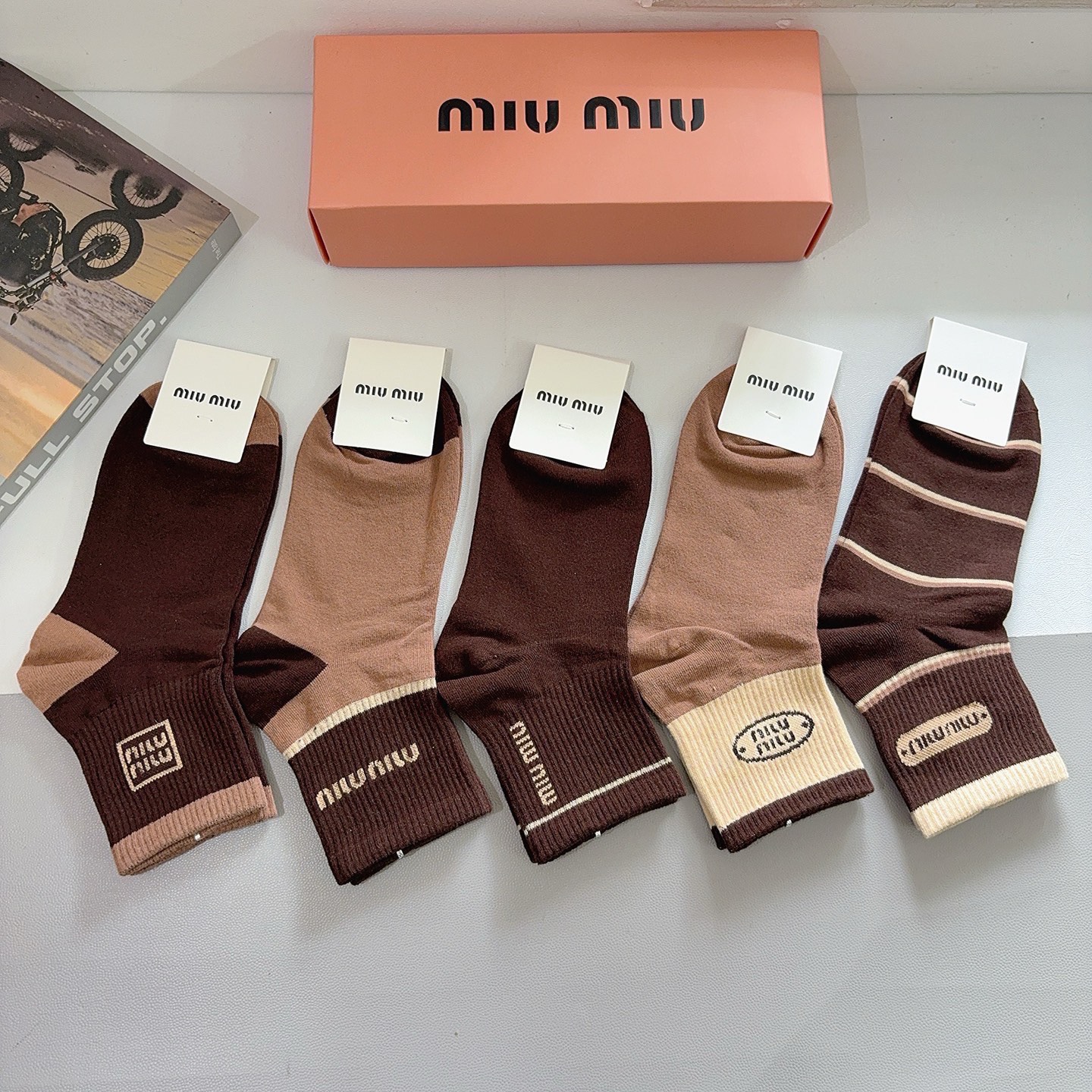 配包装【一盒5双】miumiu · 缪缪 高品质🔥超级爆款网红中筒袜子❗️ins明星网红推荐❗️火爆至极