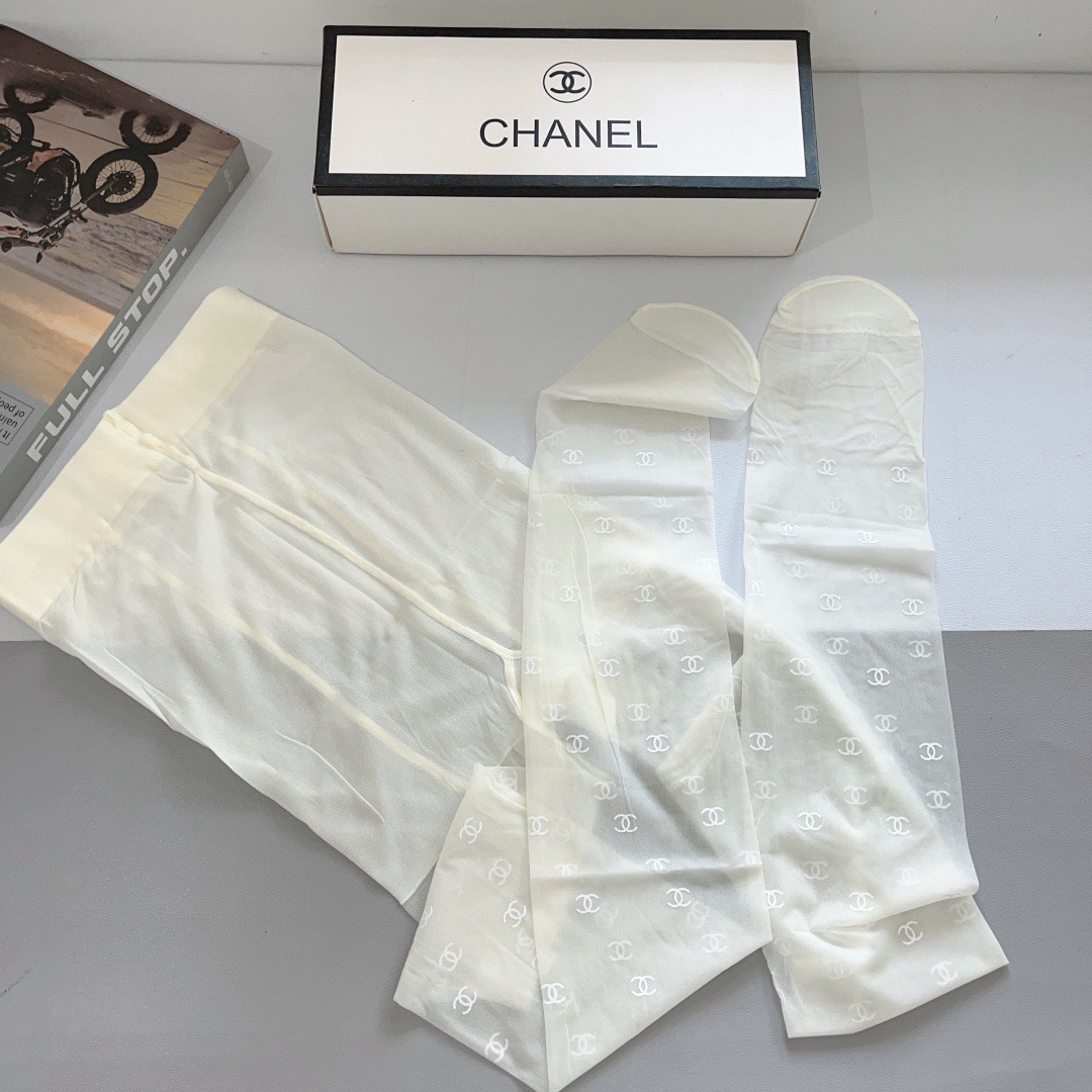 配包装【一盒1双】🌟CHANEL 香奈儿 爆款经典胶印小logo字母连裤袜！好看到爆炸 ，欧美大牌丝袜🔥