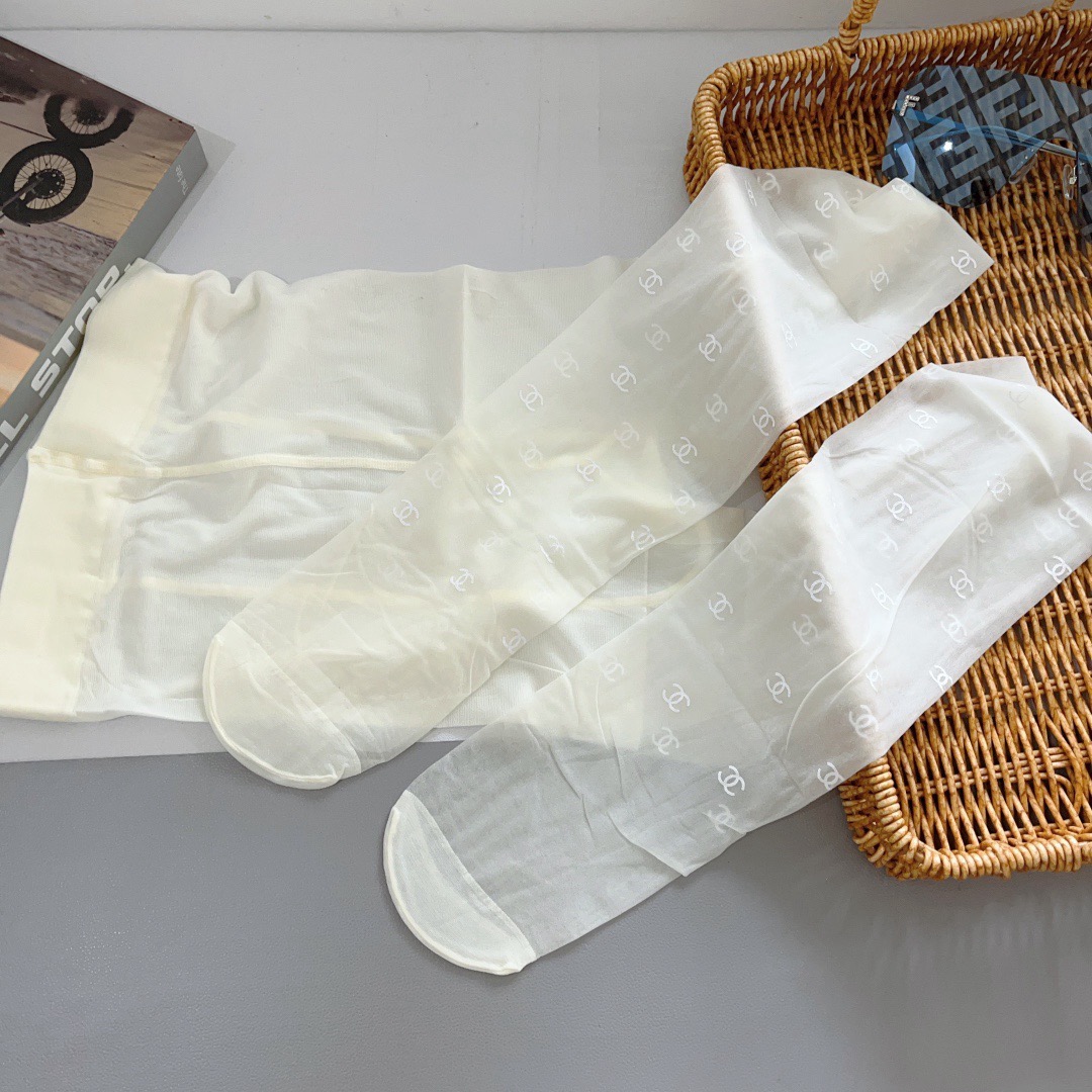 配包装【一盒1双】🌟CHANEL 香奈儿 爆款经典胶印小logo字母连裤袜！好看到爆炸 ，欧美大牌丝袜🔥