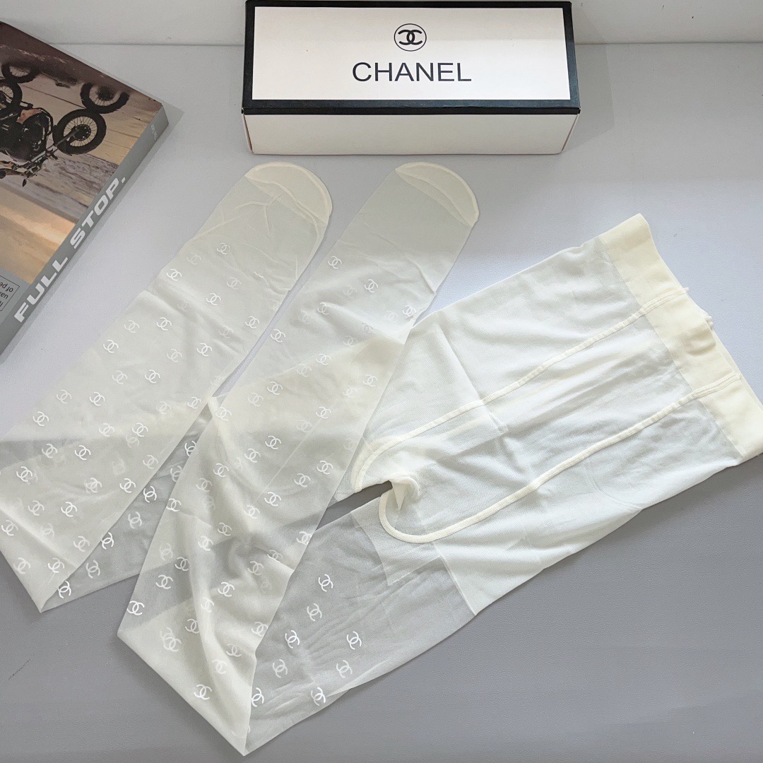 配包装【一盒1双】🌟CHANEL 香奈儿 爆款经典胶印小logo字母连裤袜！好看到爆炸 ，欧美大牌丝袜🔥