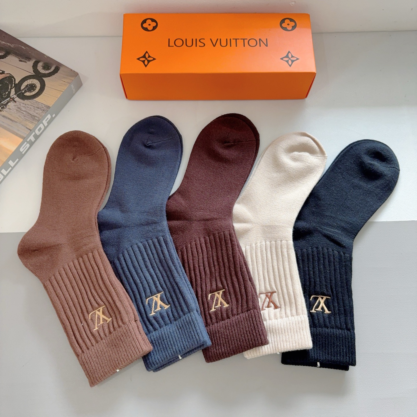 配包装【一盒5双】LV （路易威登）高版本羊绒刺绣长筒袜子🔥潮人必不可少的时尚专柜代购长筒袜子 ，超好搭