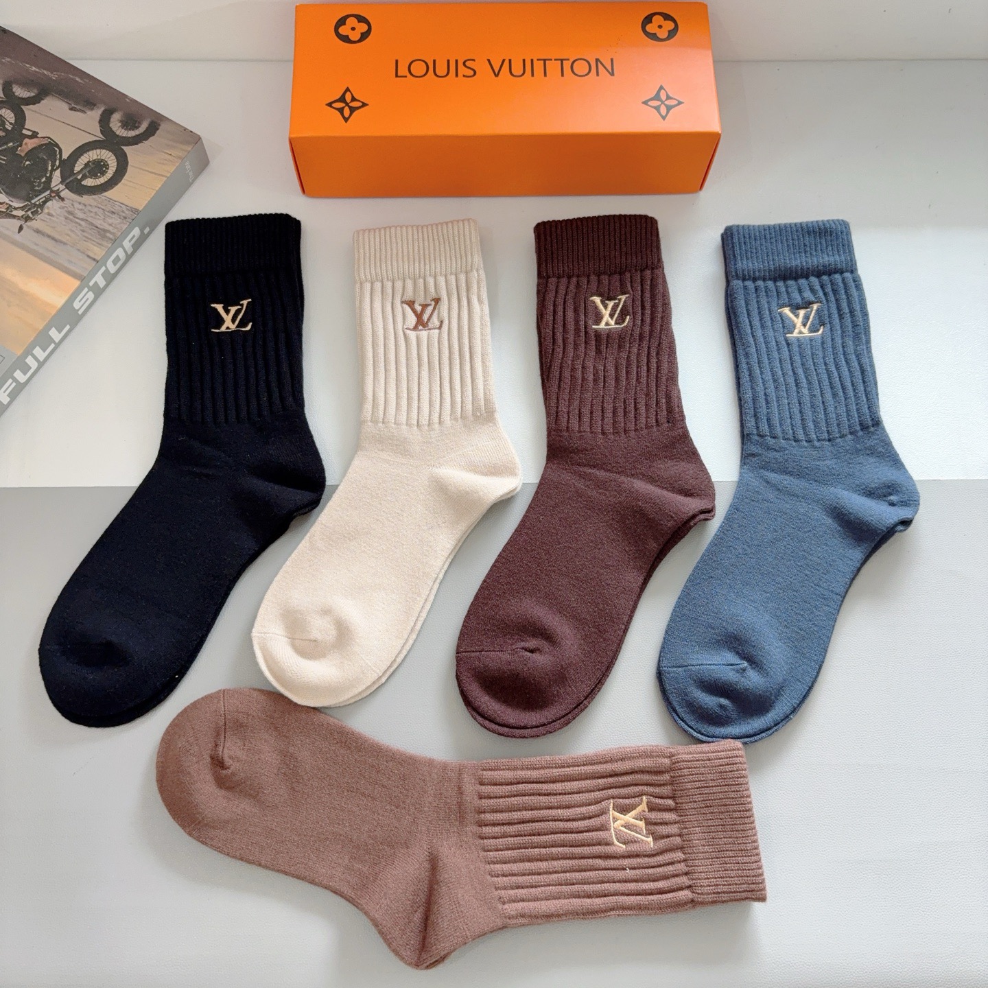 配包装【一盒5双】LV （路易威登）高版本羊绒刺绣长筒袜子🔥潮人必不可少的时尚专柜代购长筒袜子 ，超好搭