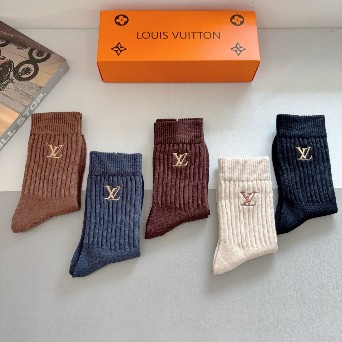 配包装【一盒5双】LV （路易威登）高版本羊绒刺绣长筒袜子🔥潮人必不可少的时尚专柜代购长筒袜子 ，超好搭
