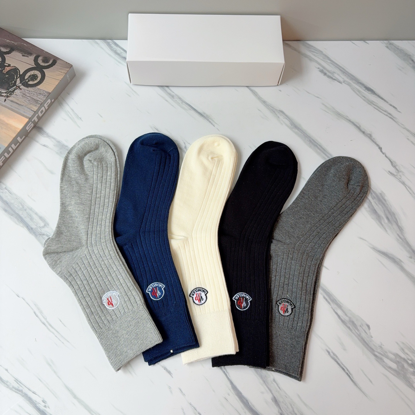 配包装【一盒5双】MONCLER 蒙口 高版本羊绒刺绣长筒袜子🔥潮人必不可少的时尚专柜代购长筒袜子 ，超