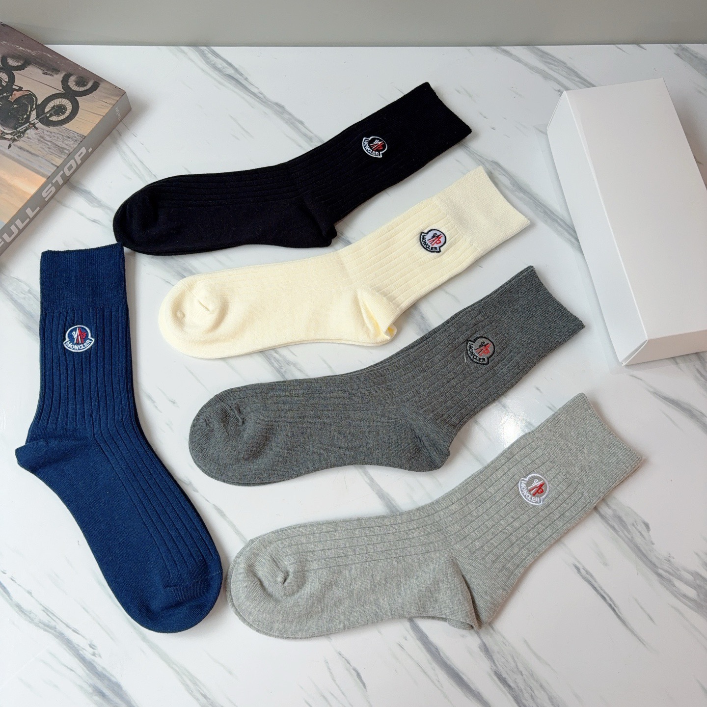 配包装【一盒5双】MONCLER 蒙口 高版本羊绒刺绣长筒袜子🔥潮人必不可少的时尚专柜代购长筒袜子 ，超