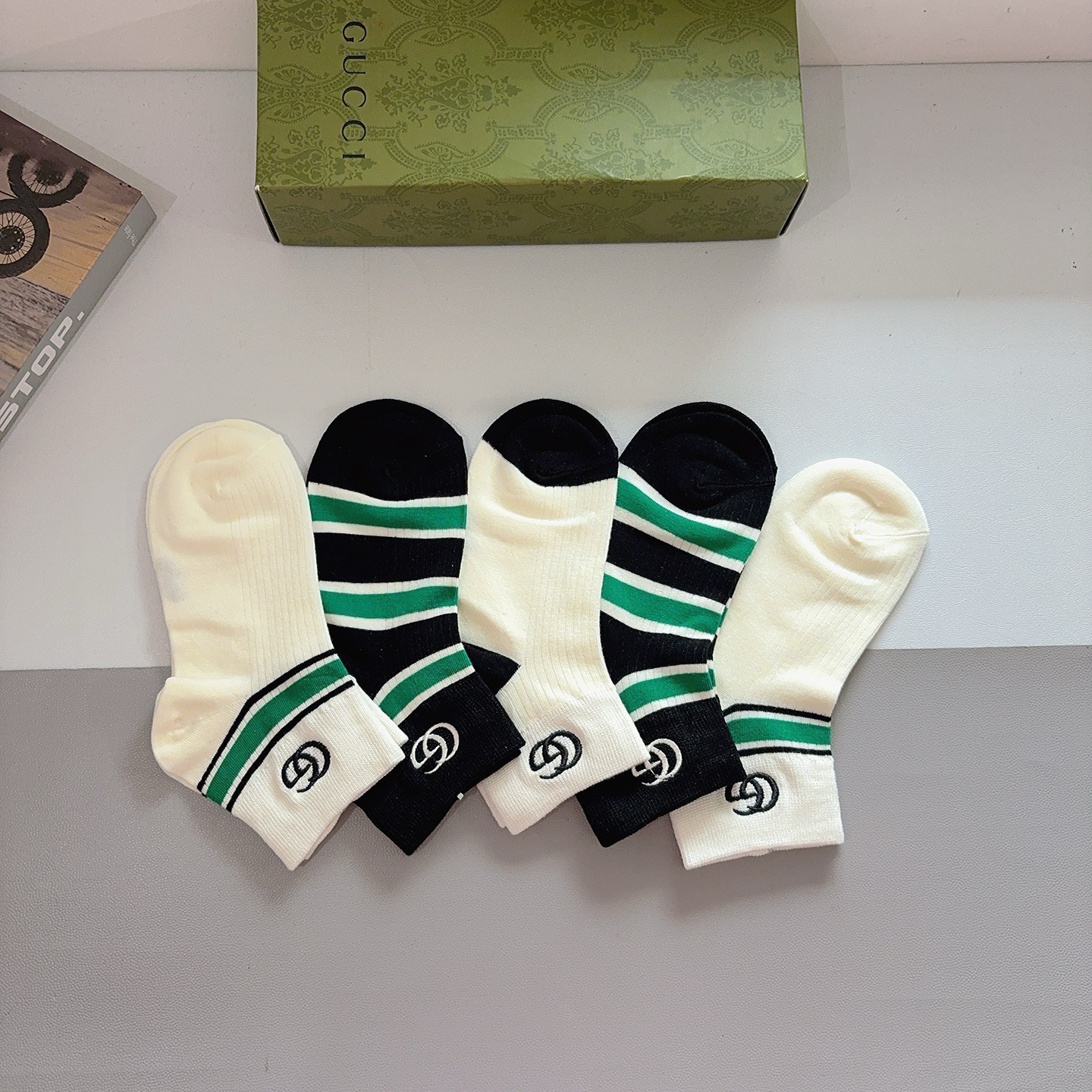 配包装（一盒5双） 🌟 Gucci 古奇 ，新款刺绣纯棉袜子 经典字母logo船袜，个性时尚百搭款，！超