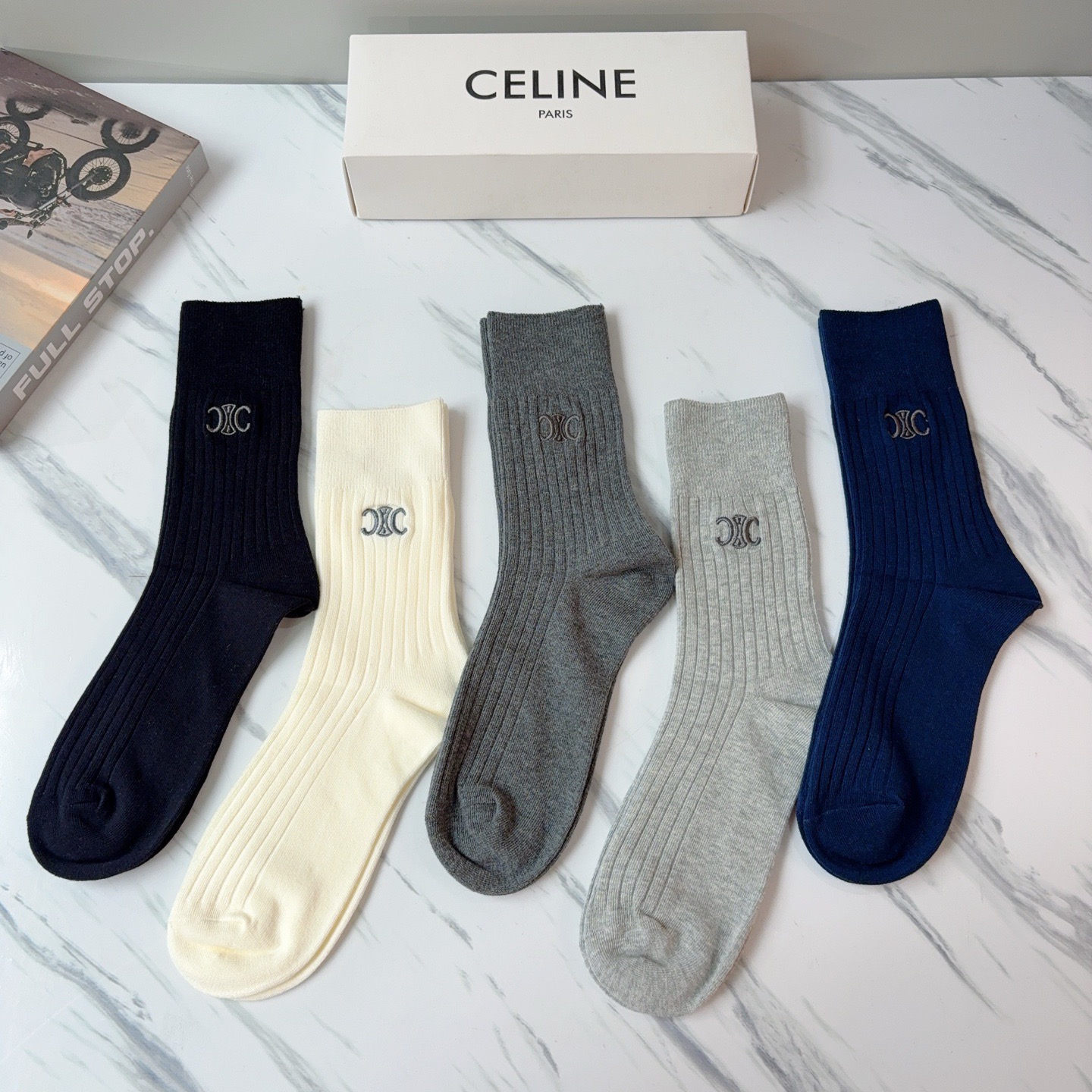 配包装（一盒5双） CELINE 赛琳新款刺绣纯棉长筒袜子 经典字母logo 个性时尚百搭款，！超柔软材