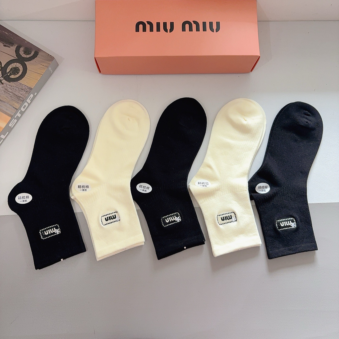 配包装【一盒5双】miumiu · 缪缪 高品质刺绣中筒袜子❗️ins明星网红推荐❗️轻薄柔软透气，四季