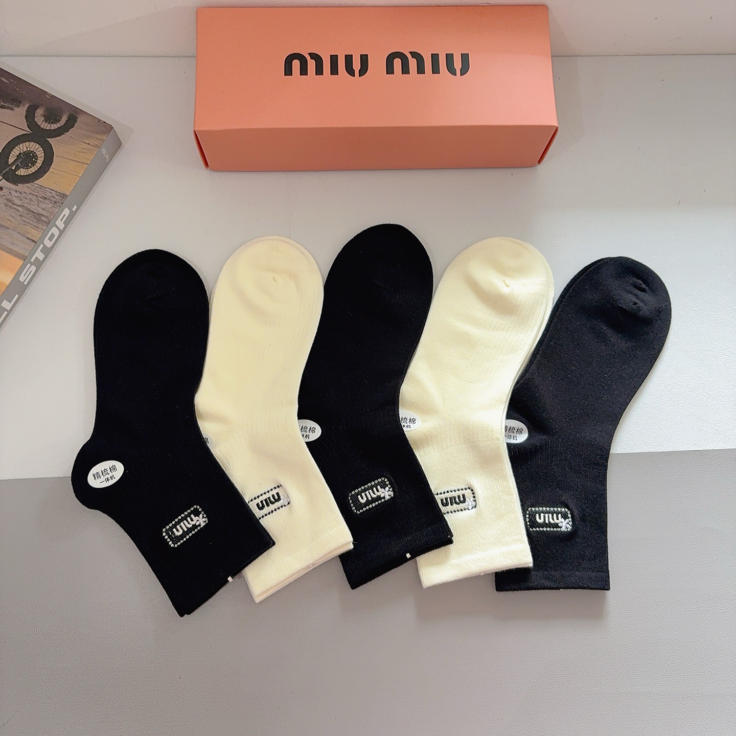 配包装【一盒5双】miumiu · 缪缪 高品质刺绣中筒袜子❗️ins明星网红推荐❗️轻薄柔软透气，四季