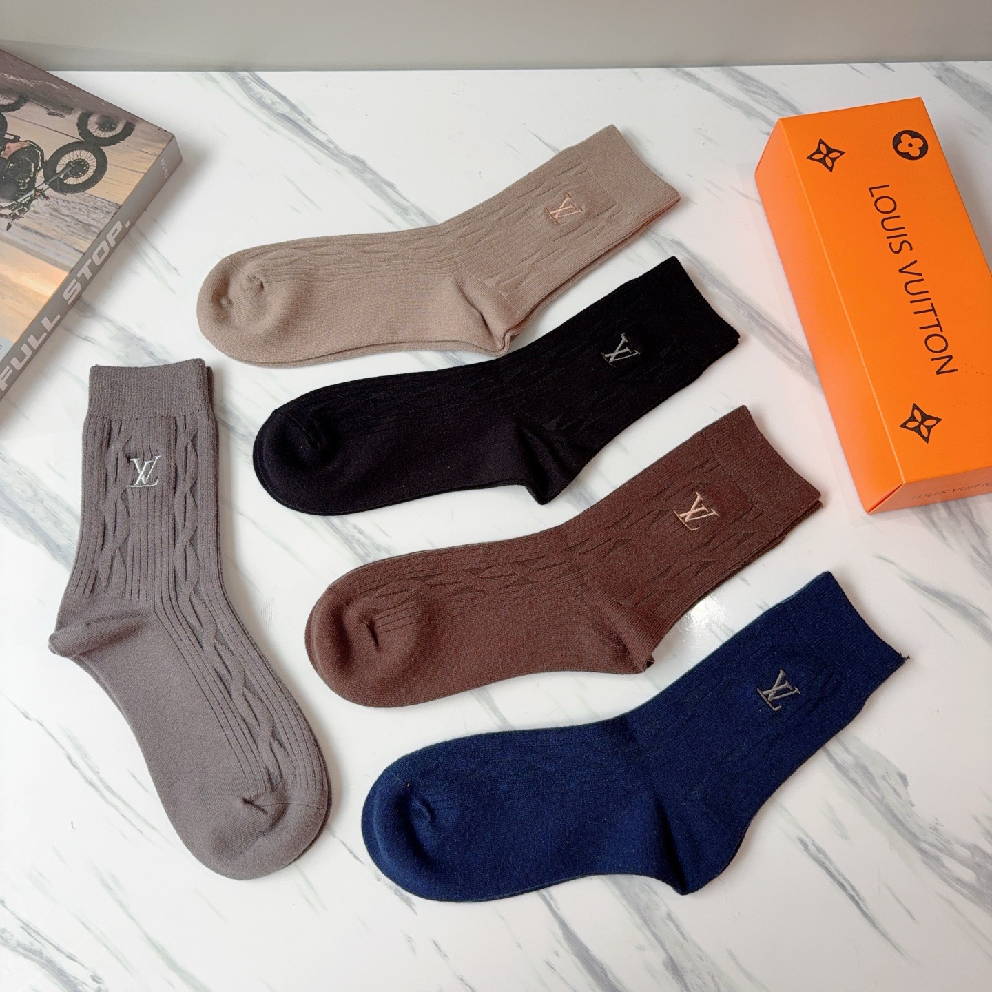 配包装【一盒5双】LV （路易威登）高版本羊绒刺绣长筒袜子🔥潮人必不可少的时尚专柜代购长筒袜子 ，超好搭
