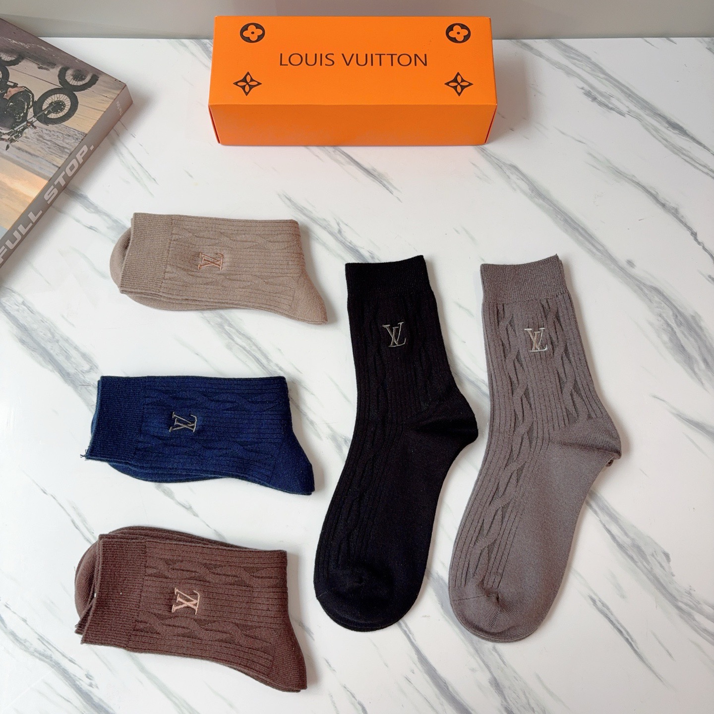 配包装【一盒5双】LV （路易威登）高版本羊绒刺绣长筒袜子🔥潮人必不可少的时尚专柜代购长筒袜子 ，超好搭