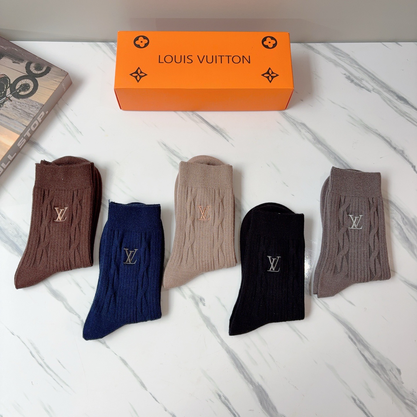 配包装【一盒5双】LV （路易威登）高版本羊绒刺绣长筒袜子🔥潮人必不可少的时尚专柜代购长筒袜子 ，超好搭