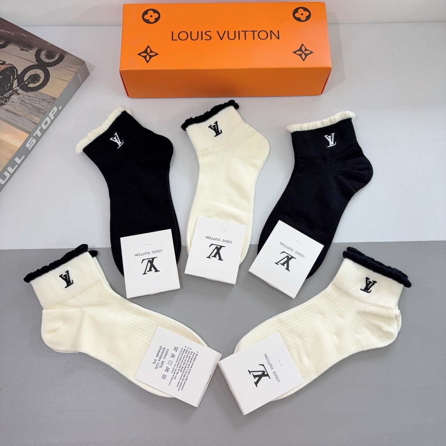 配包装（一盒5双） 🌟 LV 路易威登 ，新款刺绣纯棉袜子 经典字母logo船袜，个性时尚百搭款，！超柔
