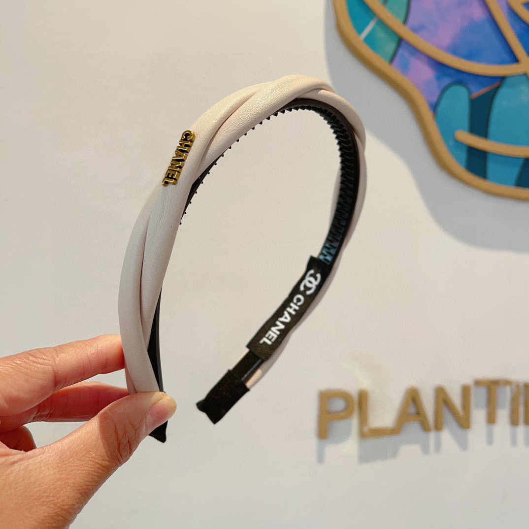 NO:769414,Comes with packaging CHANEL (Chanel) latest small fragrant sheepskin headband, retro headband, recommended by Internet celebrities. With high-end materials, super exquisite, fashionable and versatile. Hairpins, hairpins, chanel, chanel, sheepskin, hairpins19860909配包装 CHANEL（香奈儿）最新款小香羊皮发箍,复古头箍,网红爆款推荐 搭配高端材质,超精致,时尚百搭.发夹,发夹,chanel,chanel,sheepskin,hairpins,accessory