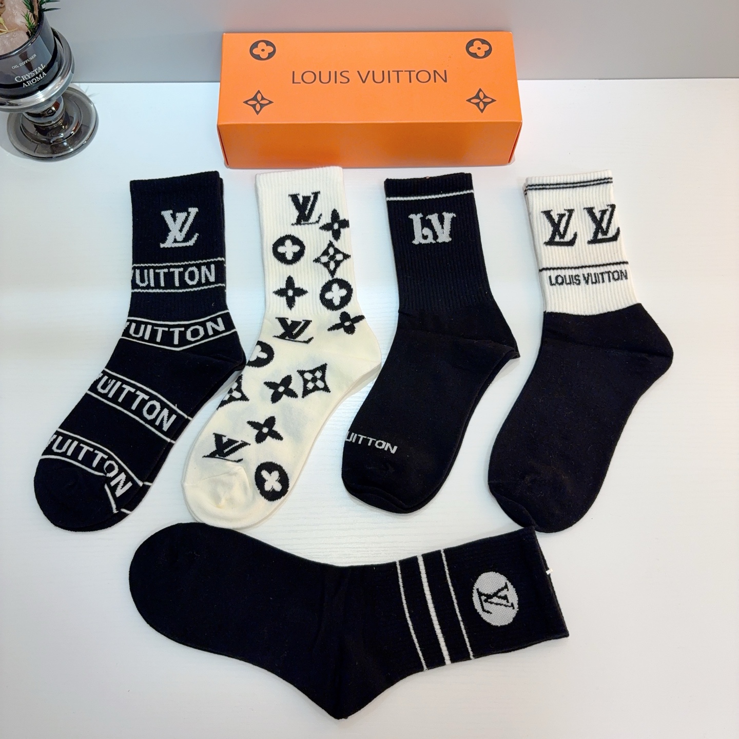 配包装（一盒5双） 🌟 LV 路易威登 超火爆小单品长筒袜子 经典字母logo袜子，个性时尚百搭款，你值