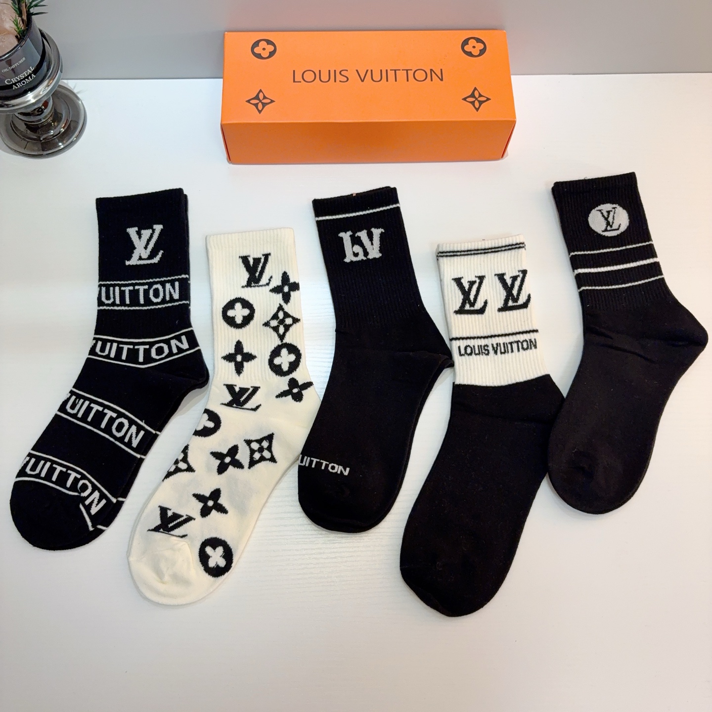 配包装（一盒5双） 🌟 LV 路易威登 超火爆小单品长筒袜子 经典字母logo袜子，个性时尚百搭款，你值